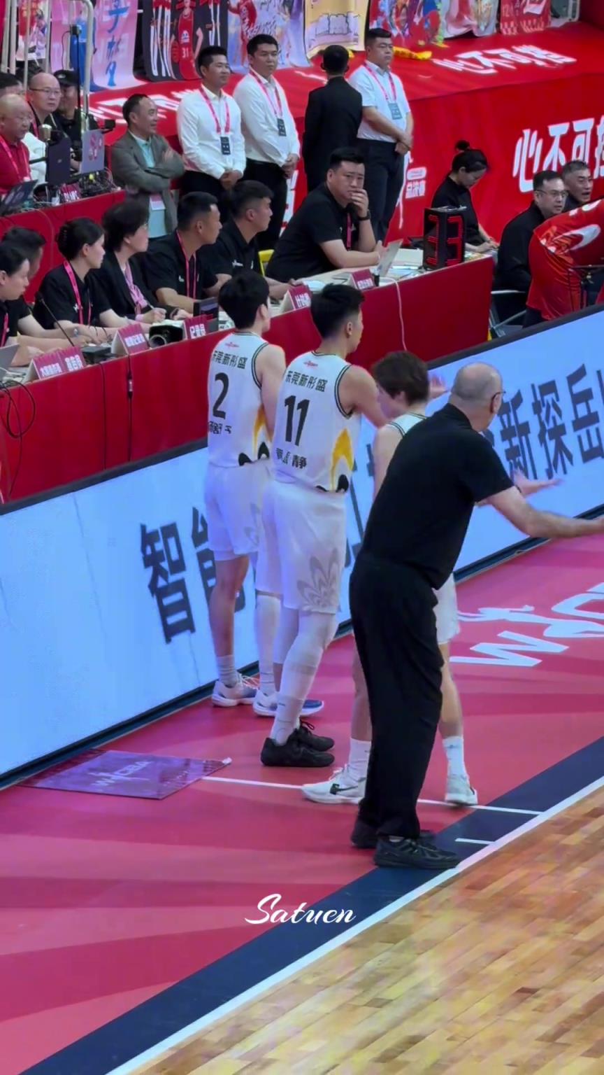 無奈的一家三口！絕望的教練，氣瘋了的皮總！