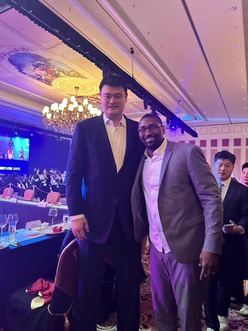 阿泰斯特曬與姚明合照：這是我最喜歡的隊友 姚??！