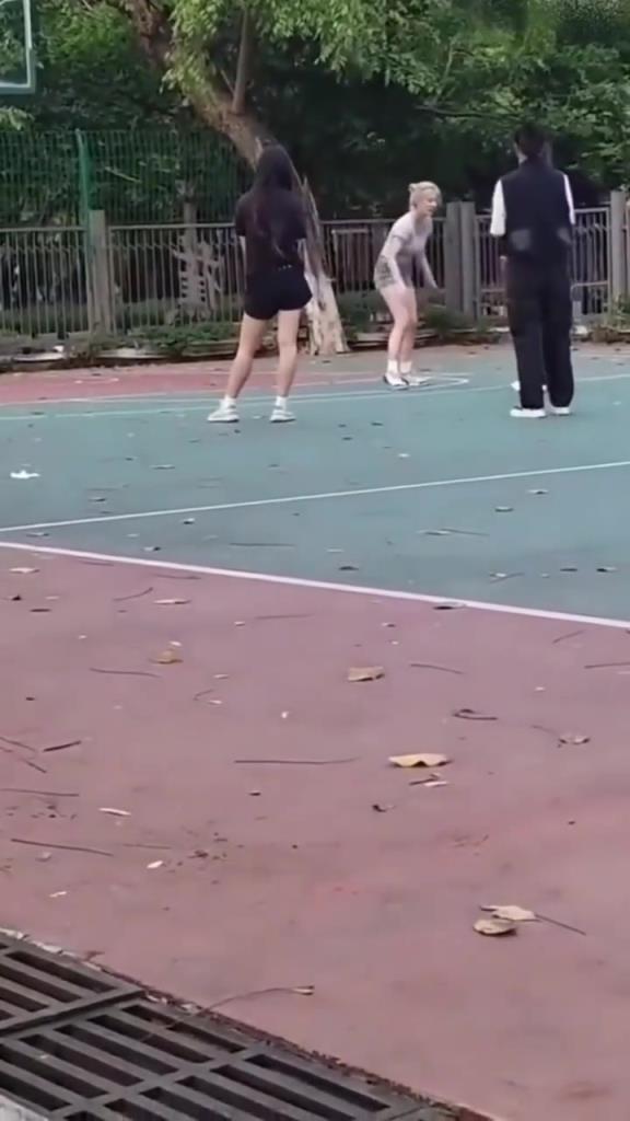 上來就背打女生的男人，真的活該沒有女朋友啊