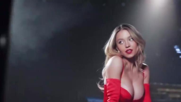 此前觀戰(zhàn)紐約德比！賣含洗澡水肥皂的悉尼妹太清楚自身優(yōu)勢了