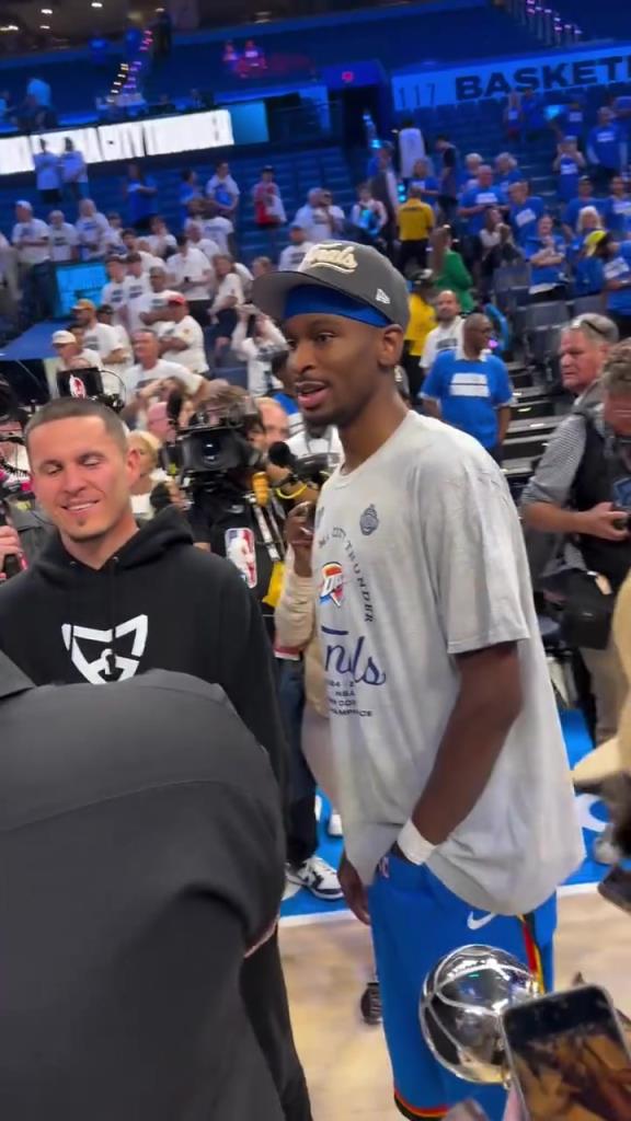 道理我都懂，但是為什么亞歷山大拿到MVP之后要掏襠